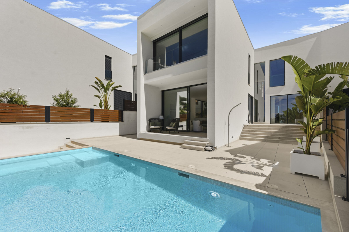 New build family villa with private pool and partial sea views on the coast adjacent to Palma (38)