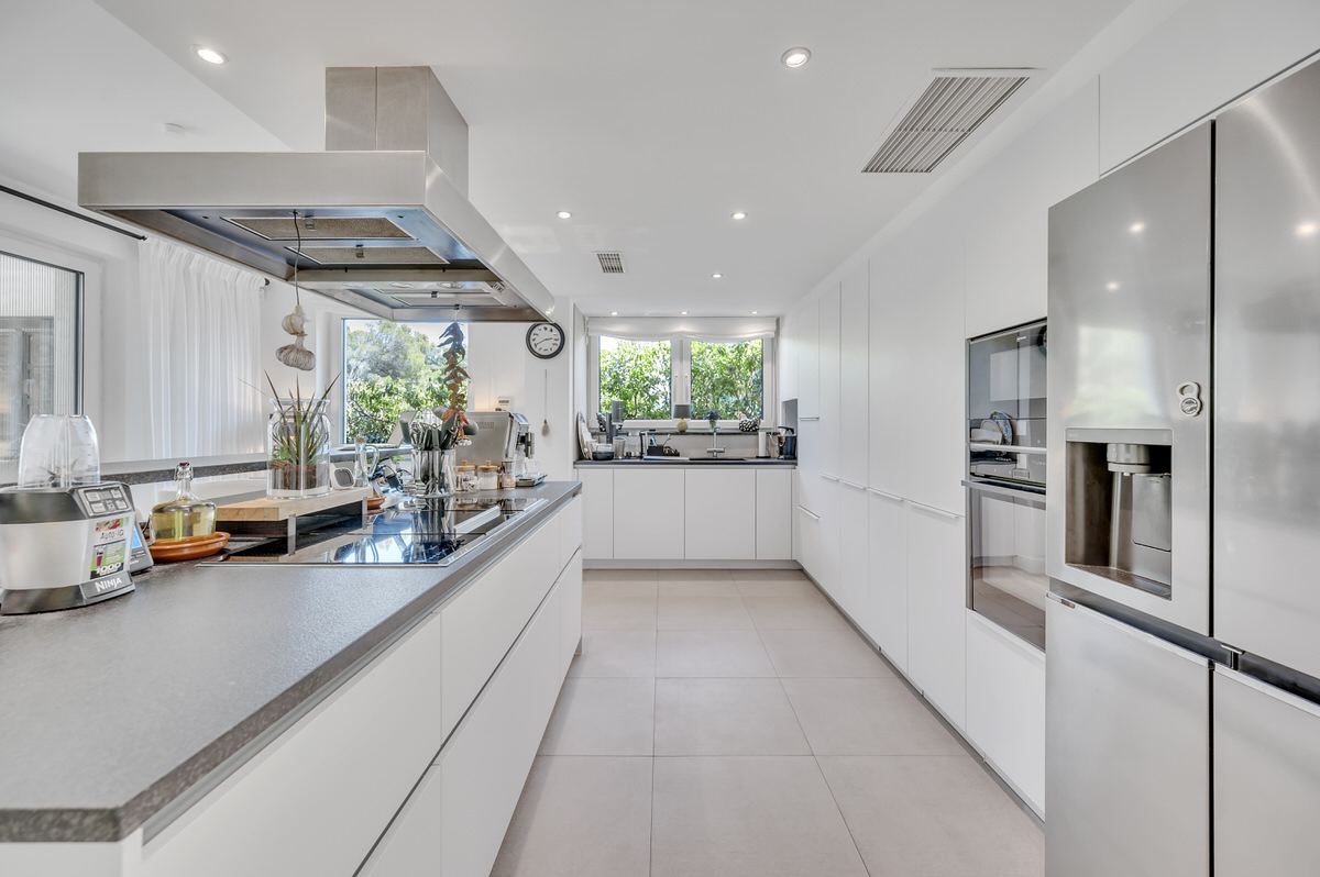 Energy-efficient luxury villa with pool, summer kitchen and guest area in a quiet location in Santa Ponsa, ref. 7556 (31)