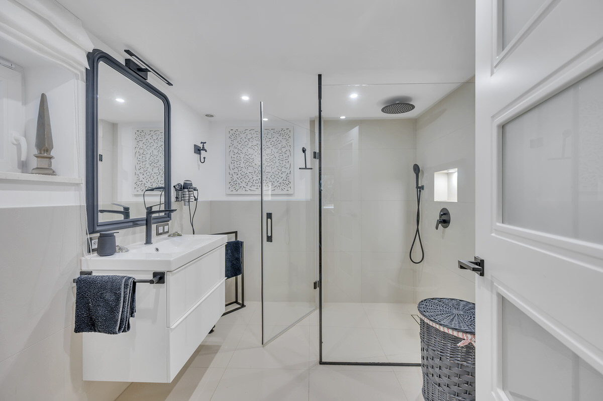 Energy-efficient luxury villa with pool, summer kitchen and guest area in a quiet location in Santa Ponsa, ref. 7556 (15)
