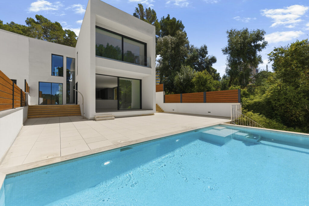 As new family villa with private pool and partial sea views on the coast adjacent to Palma (4)