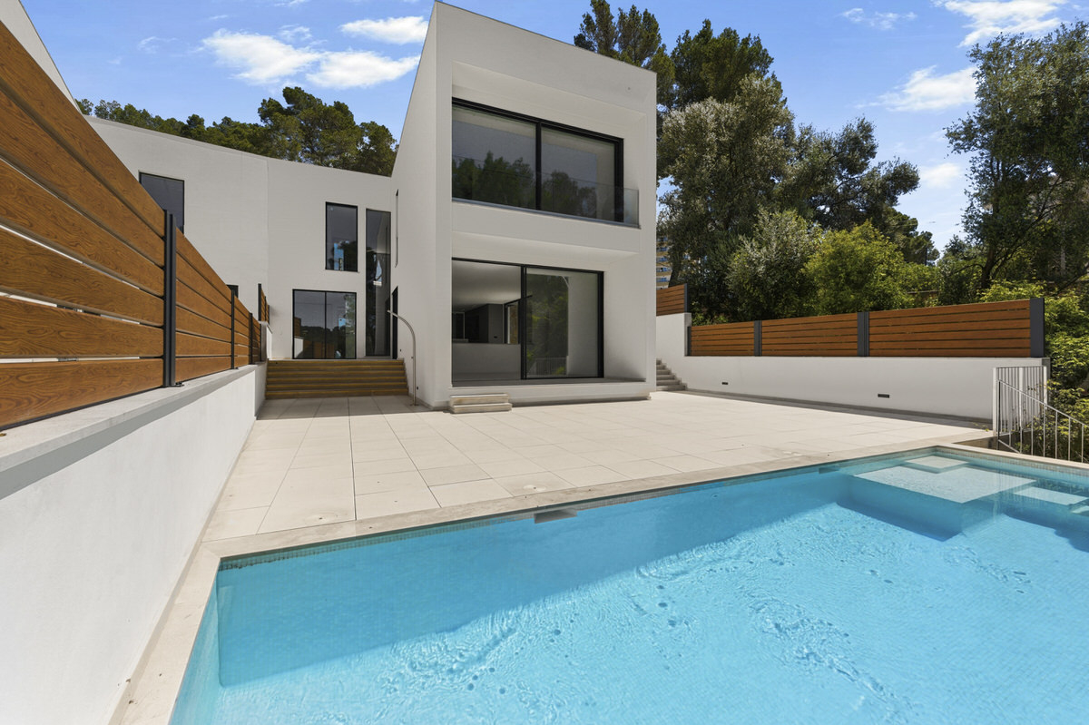 As new family villa with private pool and partial sea views on the coast adjacent to Palma (3)