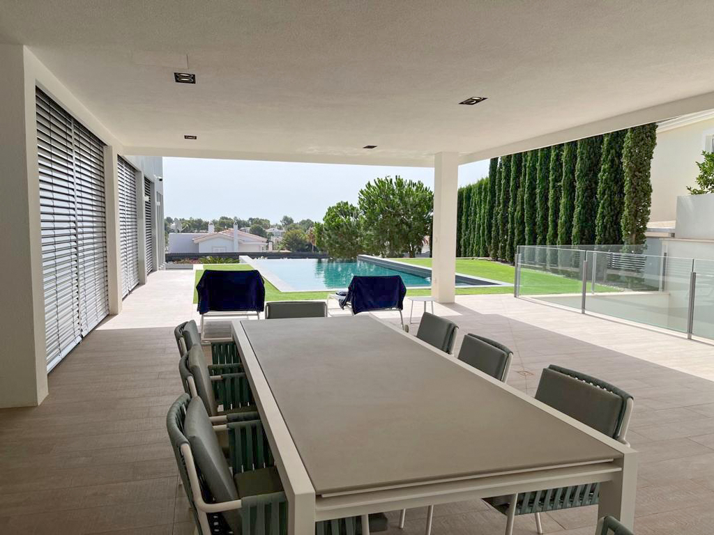 Refurbished luxury villa with sea views and 2 pools in a quiet location in Nova Santa Ponsa