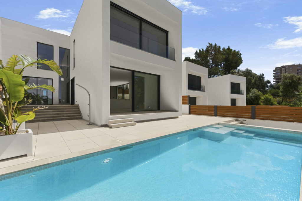 As new family villa with private pool and partial sea views on the coast adjacent to Palma (2)