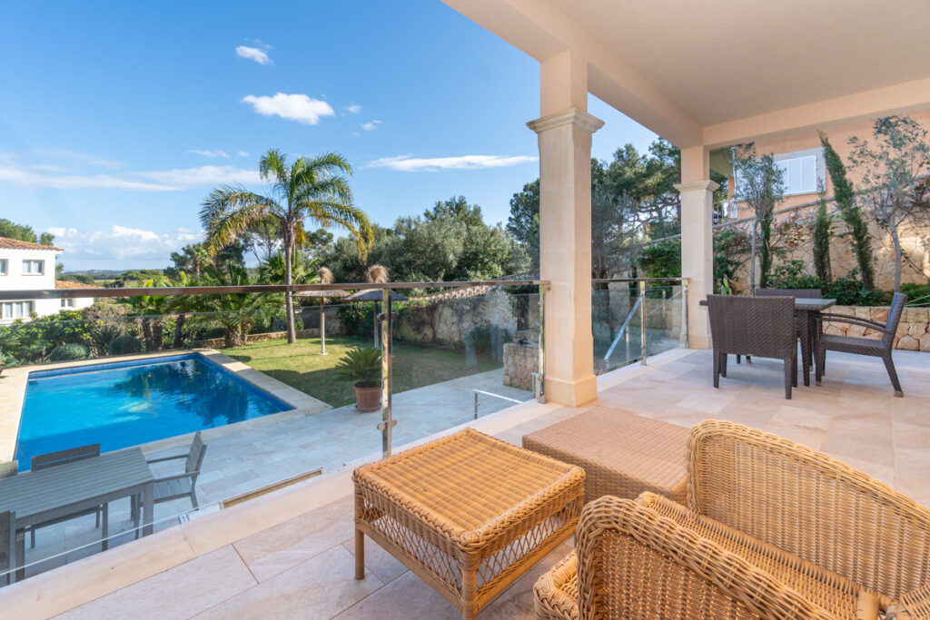 Modernized house in quiet location of El Toro, close to the noble marina Port Adriano