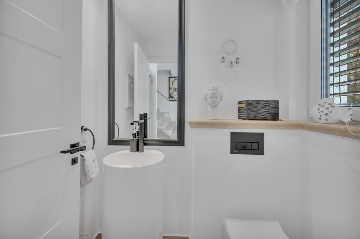 Energy-efficient luxury villa with pool, summer kitchen and guest area in a quiet location in Santa Ponsa, ref. 7556 (3)