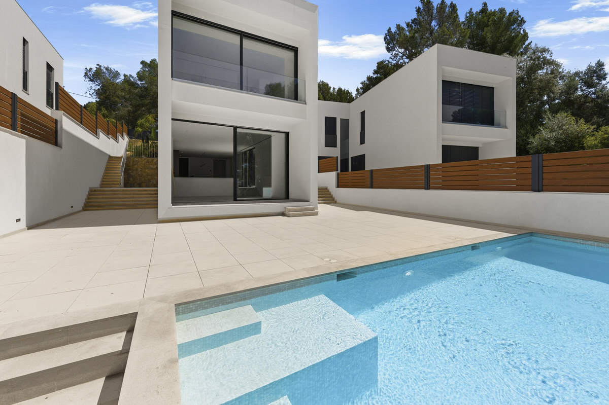 As new family villa with private pool and partial sea views on the coast adjacent to Palma (2)