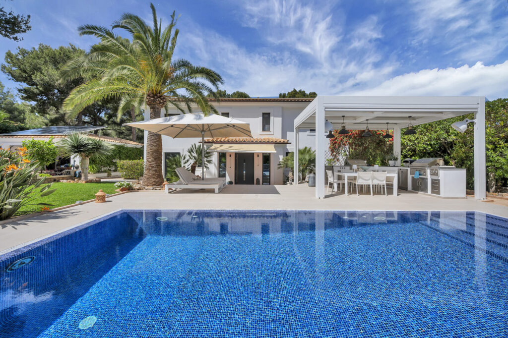 Energy-efficient luxury villa with pool, summer kitchen and guest area in a quiet location in Santa Ponsa, ref. 7556 (49)