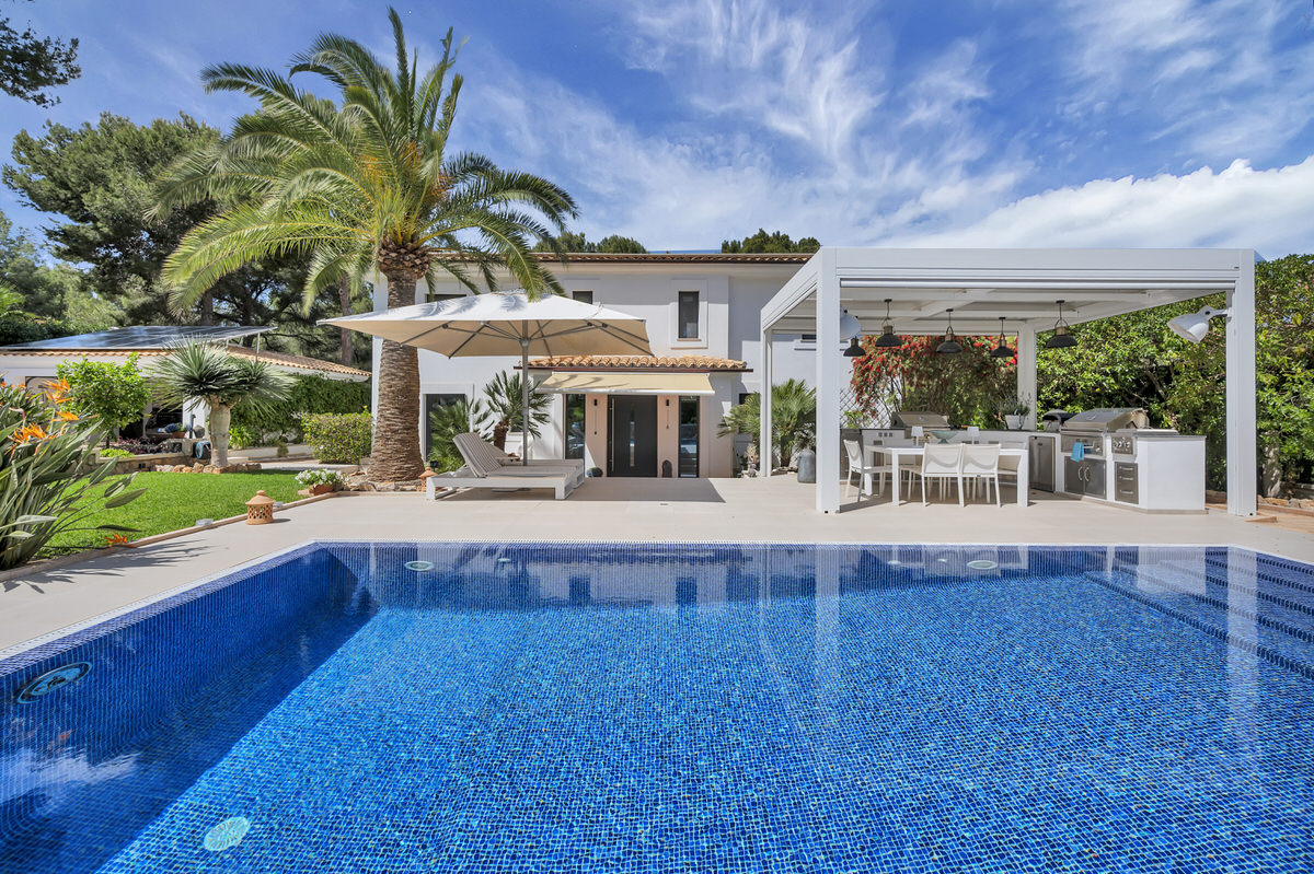 Energy-efficient luxury villa with pool, summer kitchen and guest area in a quiet location in Santa Ponsa, ref. 7556 (49)