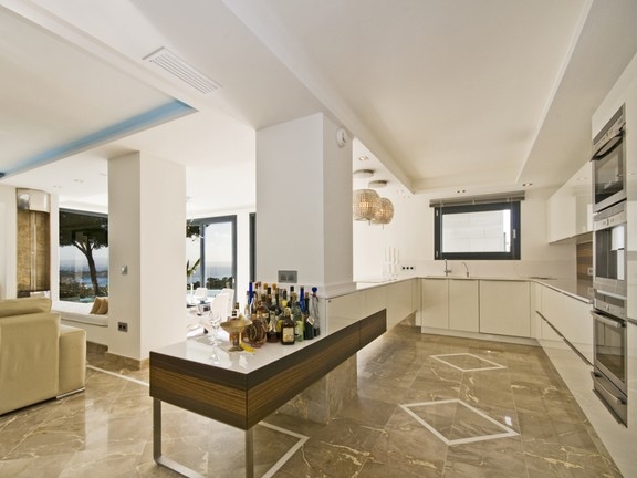 exklusive-luxus-villa-mit-imposantem-meerblick-in-bendinat (5)