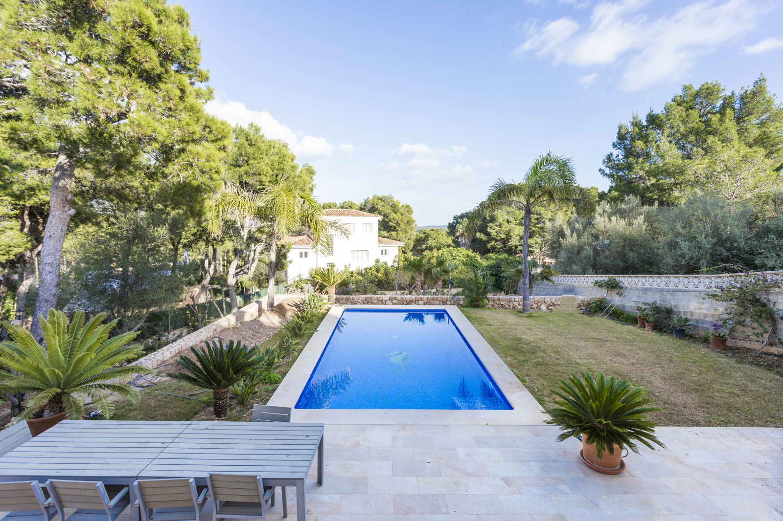 Modernized house in quiet location of El Toro, close to the noble marina Port Adriano