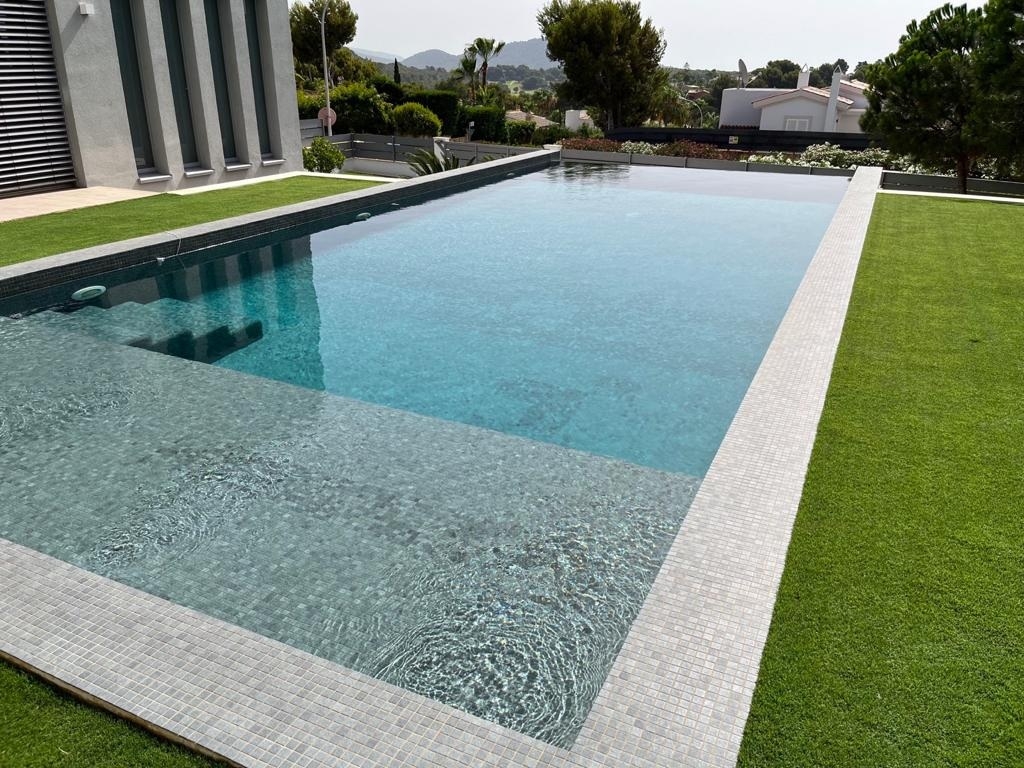 Refurbished luxury villa with sea views and 2 pools in a quiet location in Nova Santa Ponsa