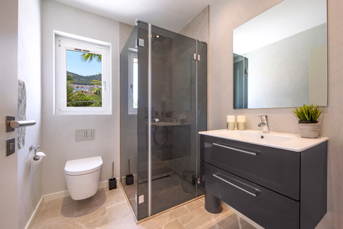 Modern villa with sea and harbor views and sought-after vacation rental license in Puerto Andratx (9)