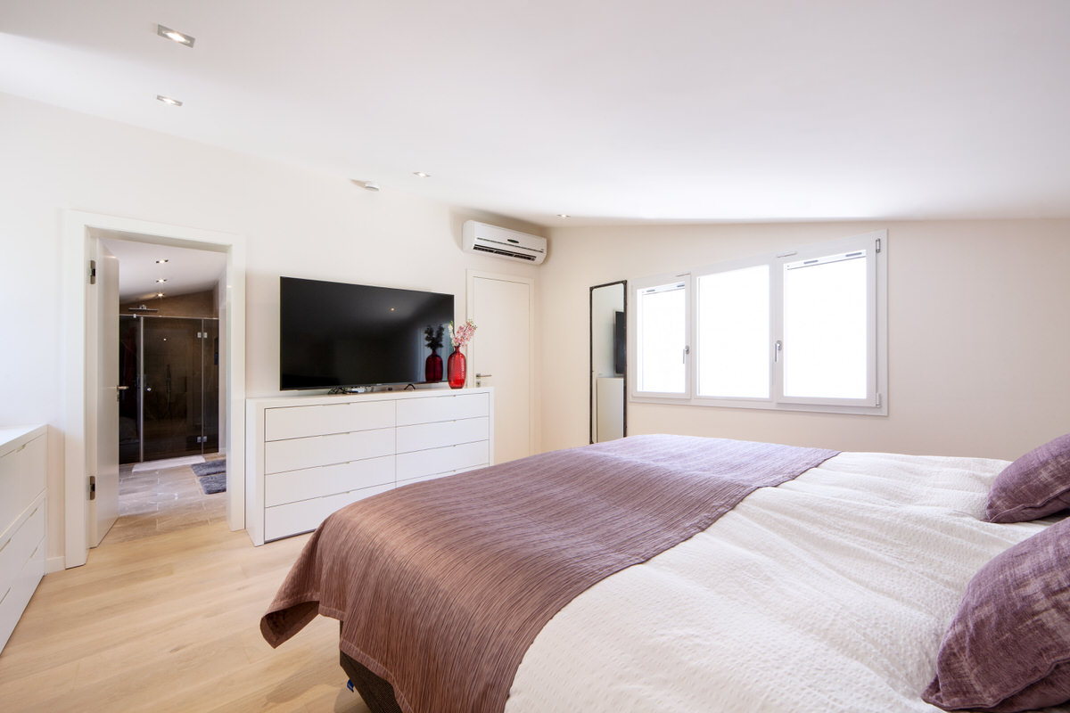 Modern villa with sea and harbor views and sought-after vacation rental license in Puerto Andratx (11)
