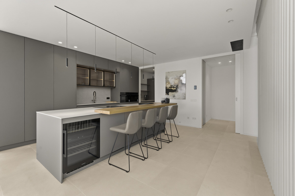 Showroom furnishings
