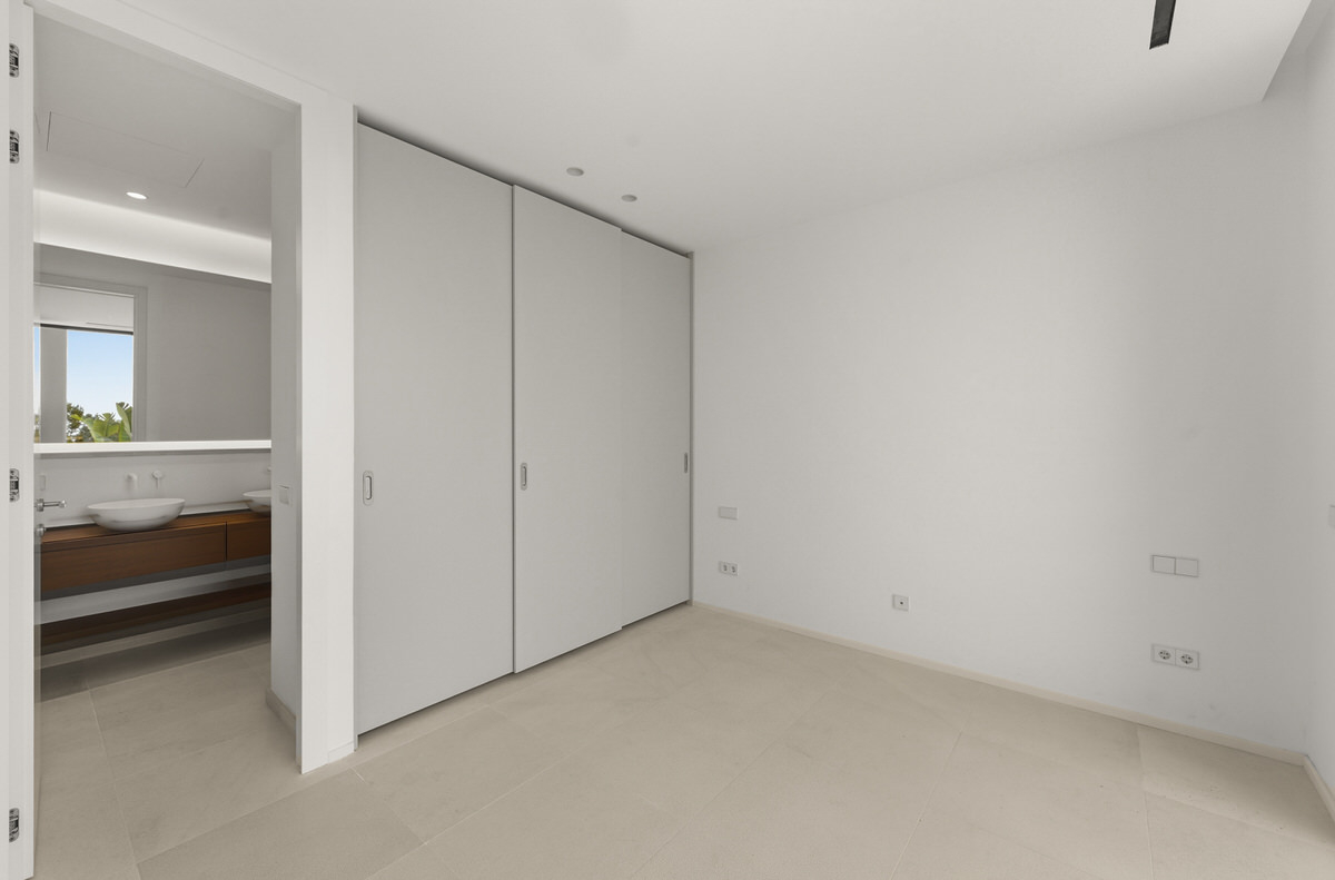 New build family villa with private pool and partial sea views on the coast adjacent to Palma (17)