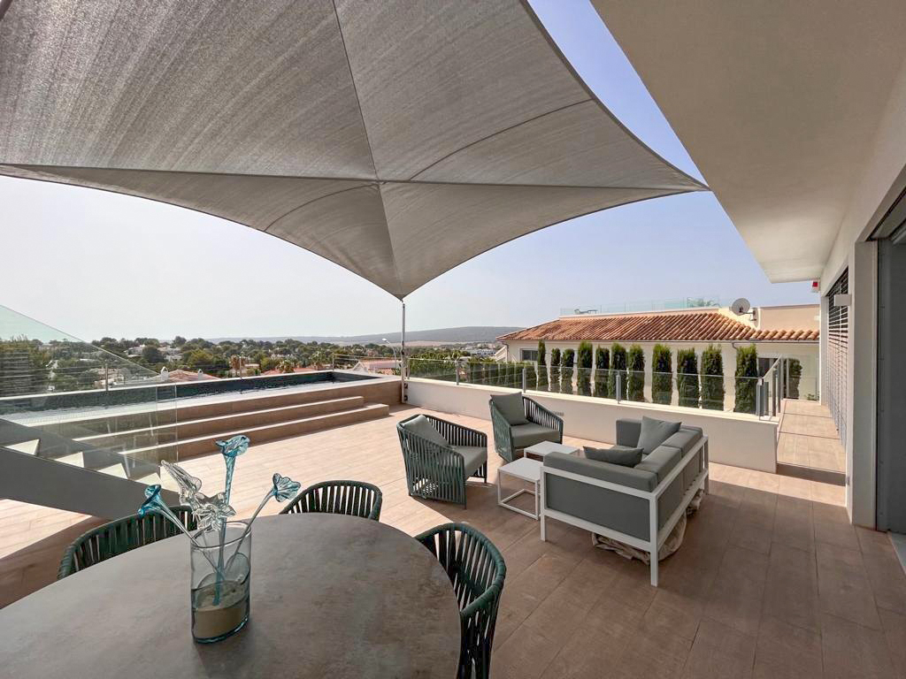 Refurbished luxury villa with sea views and 2 pools in a quiet location in Nova Santa Ponsa