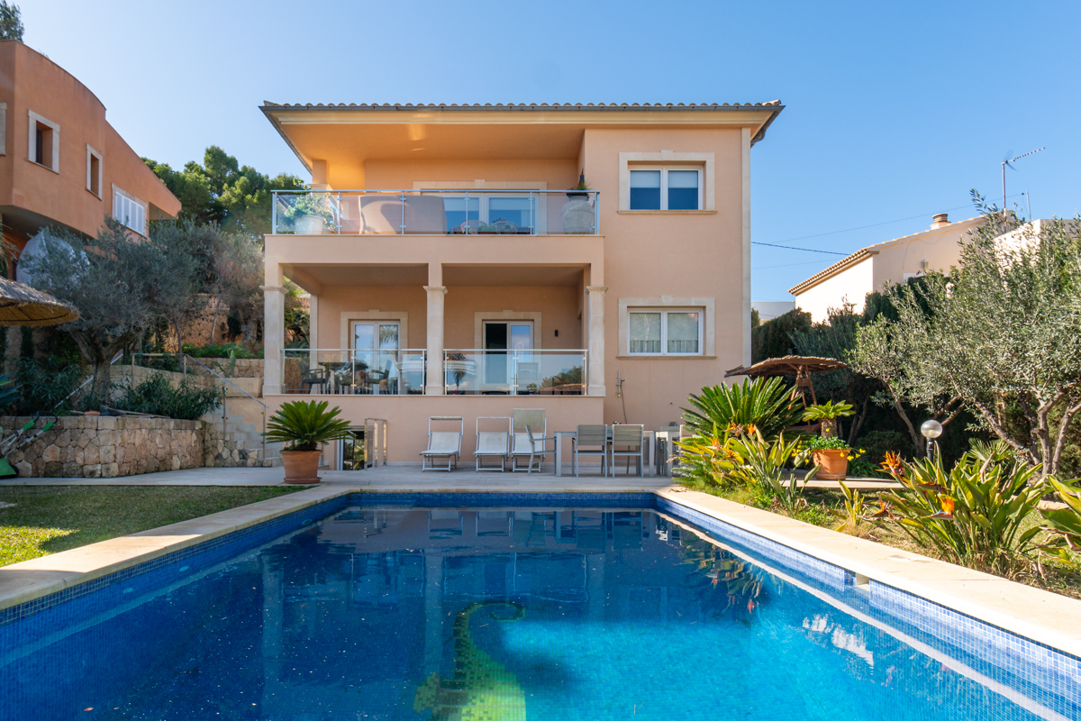 Modernized house in quiet location of El Toro, close to the noble marina Port Adriano