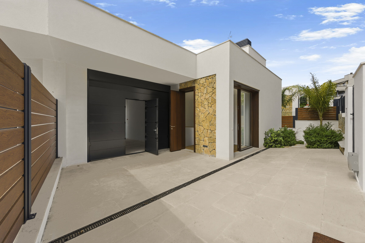 As new family villa with private pool and partial sea views on the coast adjacent to Palma (13)