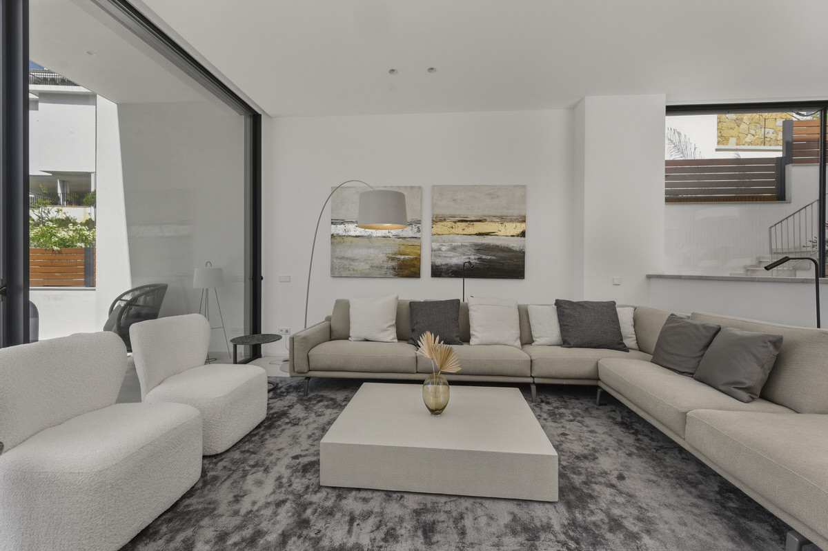 Showroom furnishings