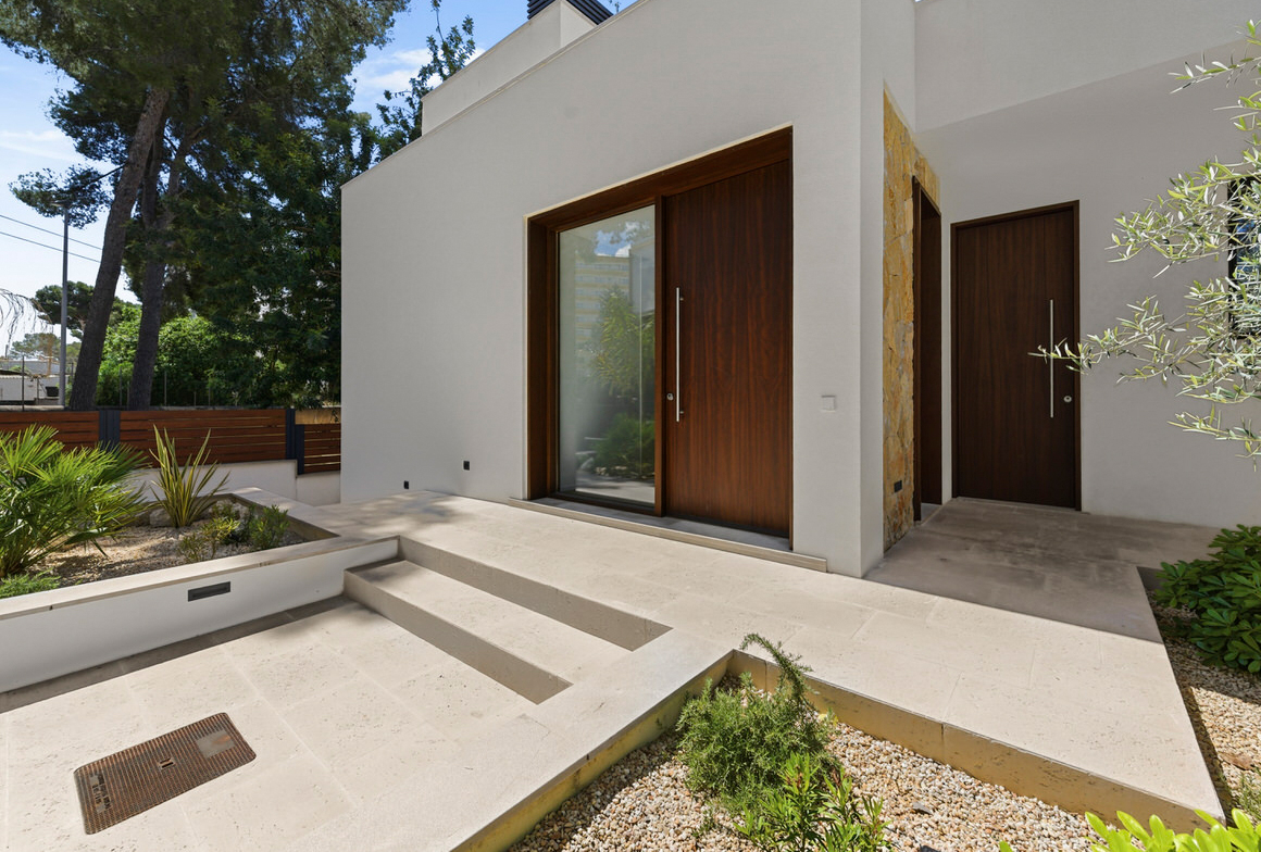 As new family villa with private pool and partial sea views on the coast adjacent to Palma (1)