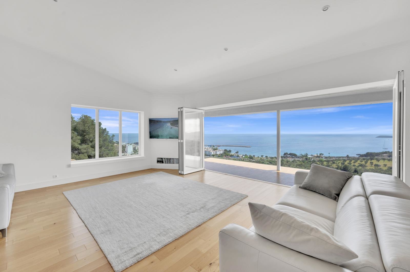 Modern villa with fantastic sea views on a large plot in Costa den Blanes (14)