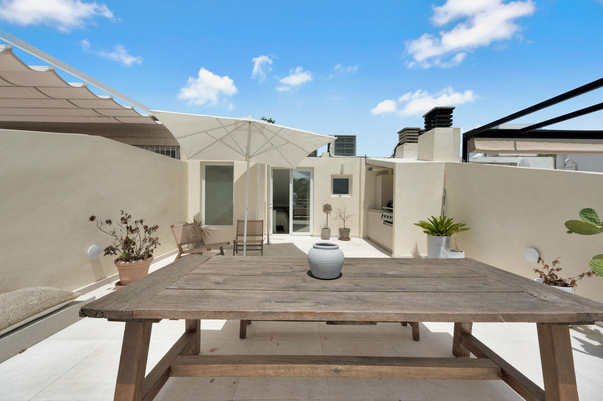 Elegant penthouse with large seaview rooftop terrace in sought-after Cas Catala, near Palma (27)