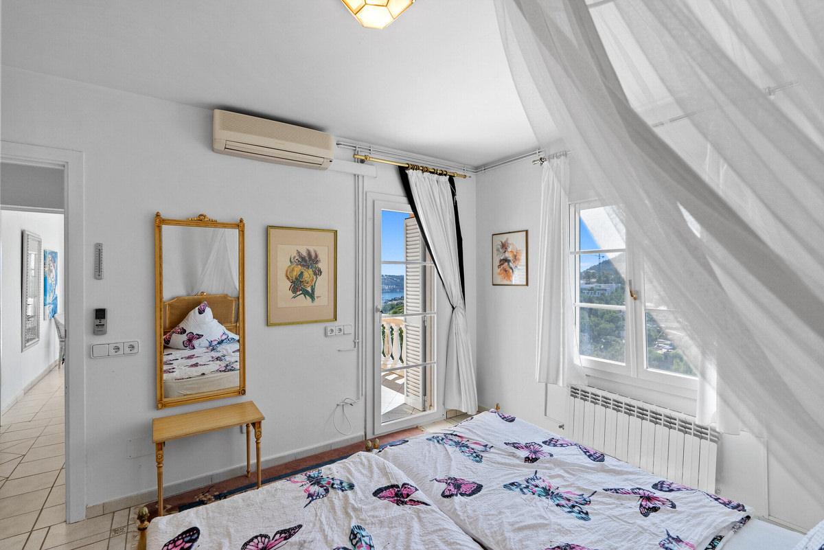 Mediterranean villa with pool and stunning sea and harbor views in Puerto Andratx (29)