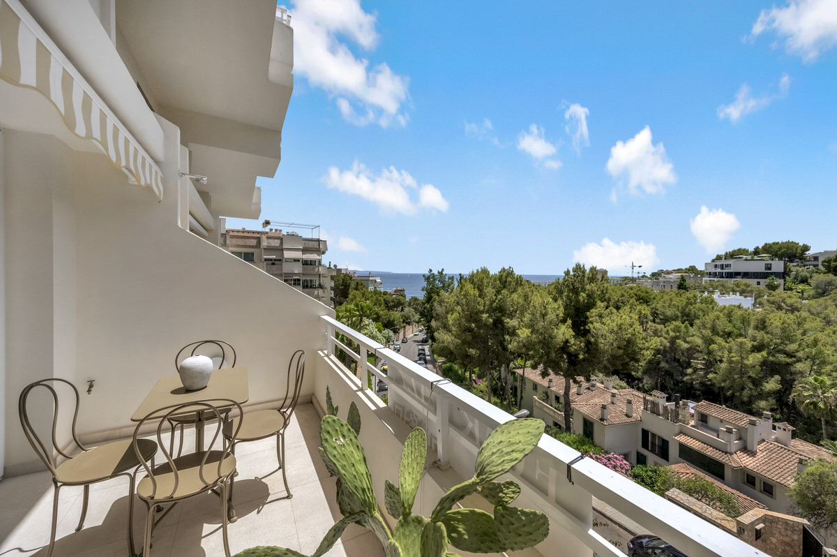 Elegant penthouse with large seaview rooftop terrace in sought-after Cas Catala, near Palma (9)