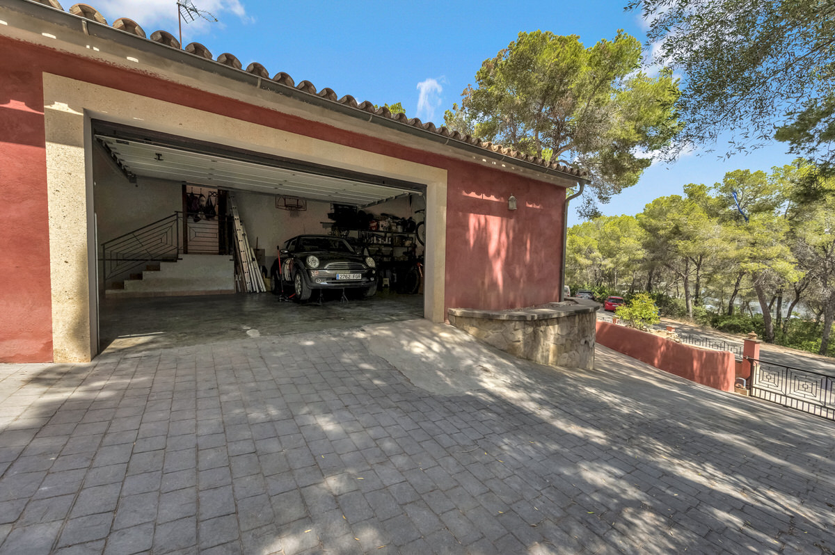 Mediterranean villa in bungalow style with pool, close to the beach in quiet location of Cala Vinyes (8)