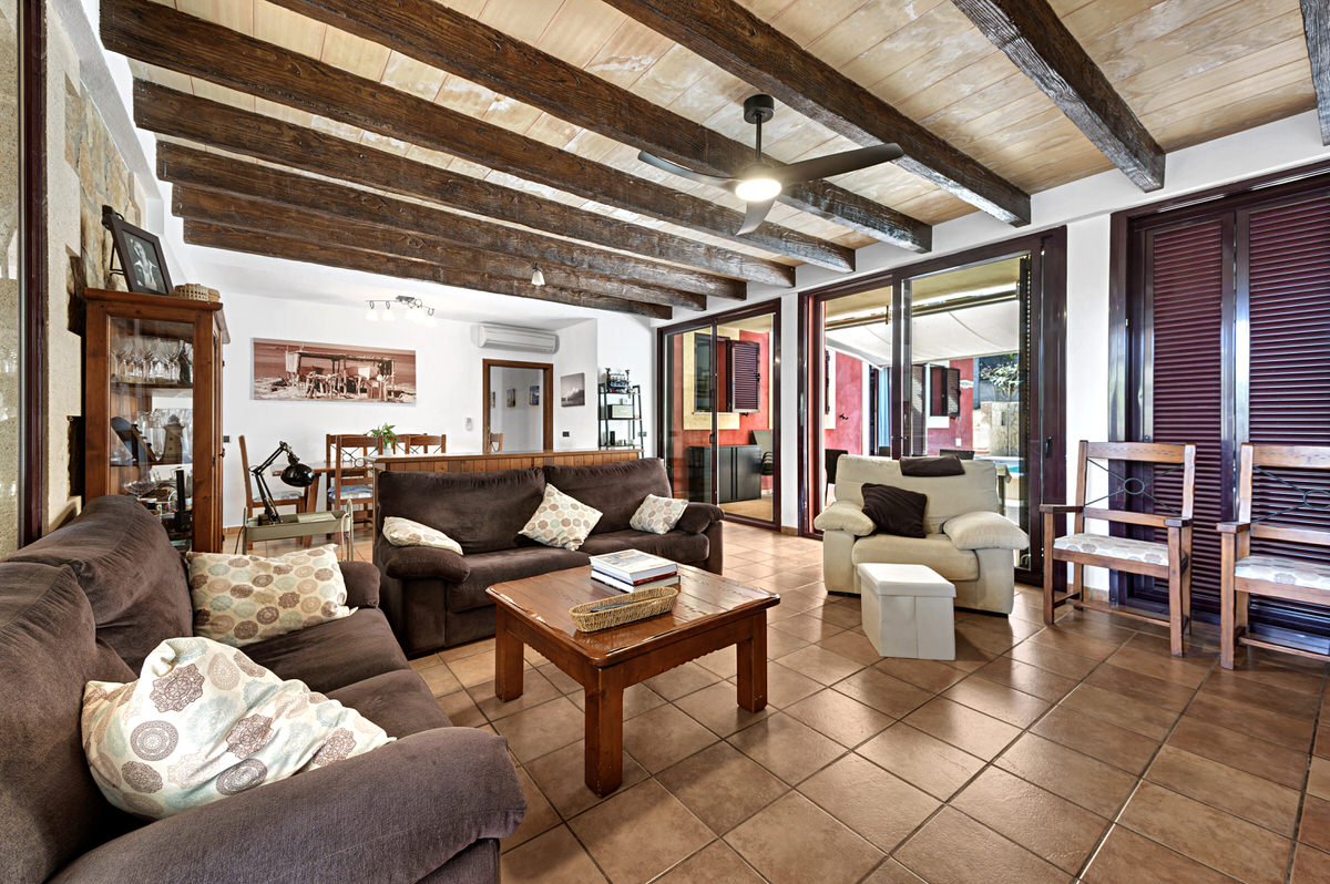 Mediterranean villa in bungalow style with pool, close to the beach in quiet location of Cala Vinyes (4)