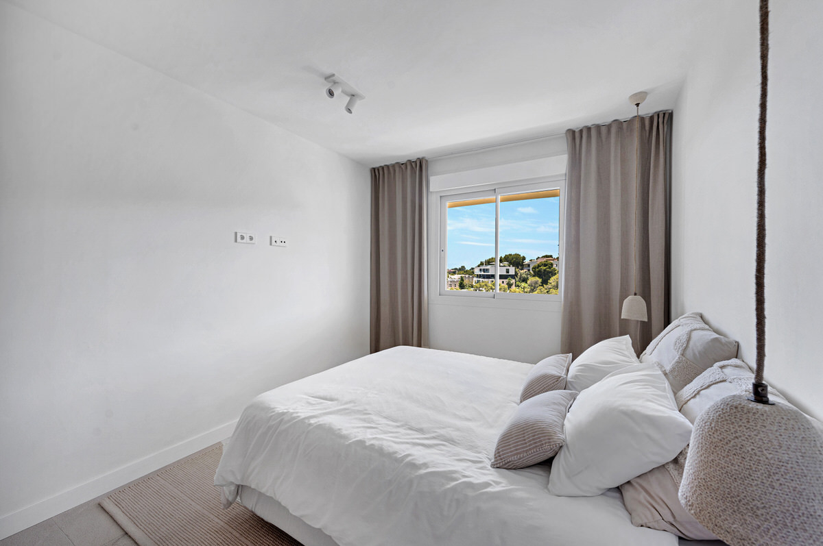 Elegant penthouse with large seaview rooftop terrace in sought-after Cas Catala, near Palma (17)