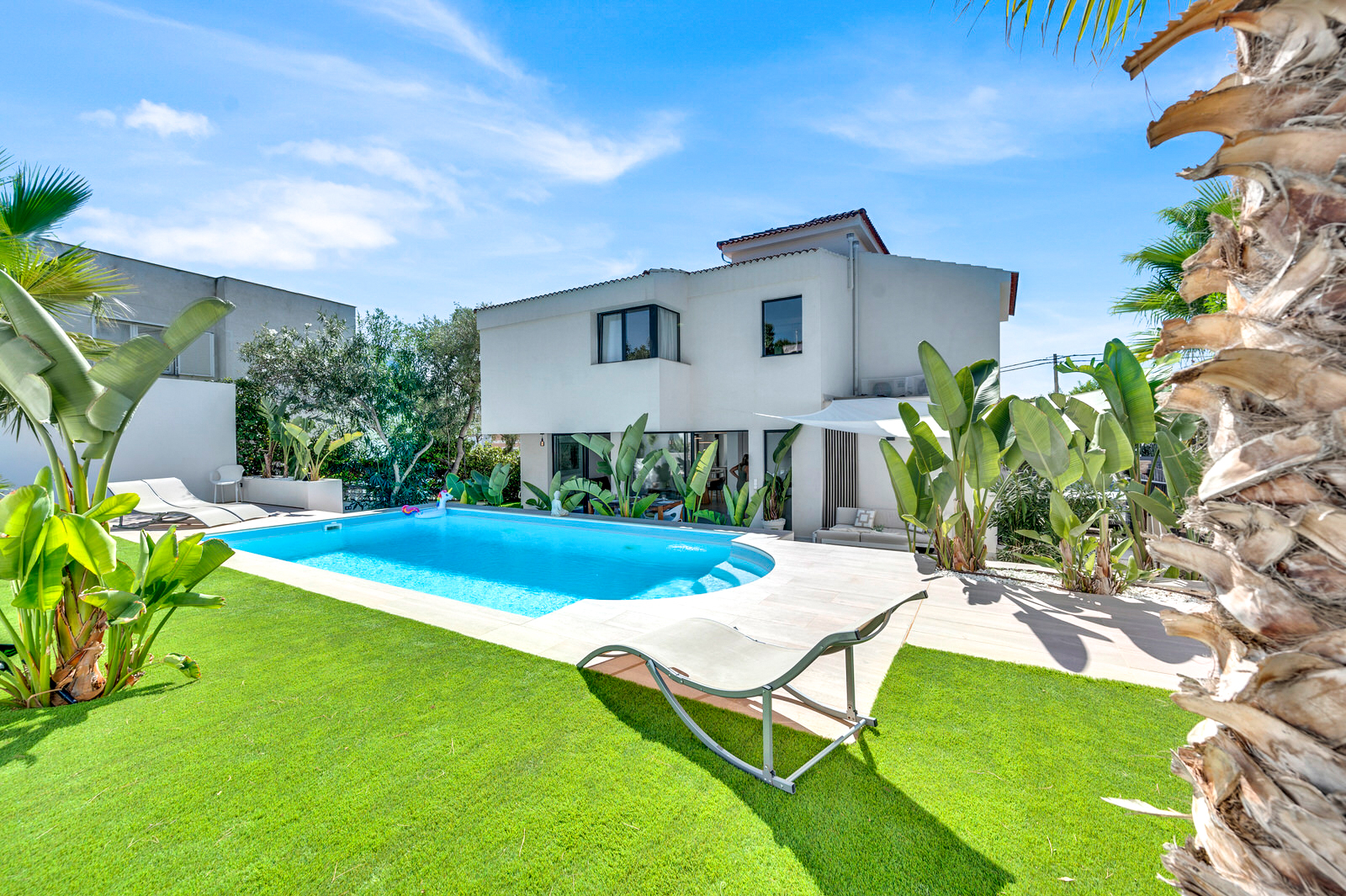 Chic new-build villa with saltwater pool and beautiful garden in walking distance of Palmanova beach (6)