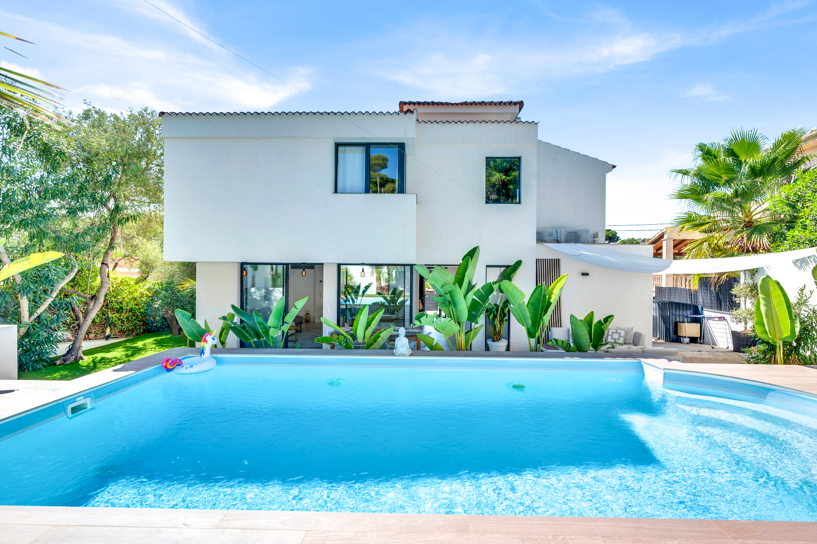 Chic new-build villa with saltwater pool and beautiful garden in walking distance of Palmanova beach (9)