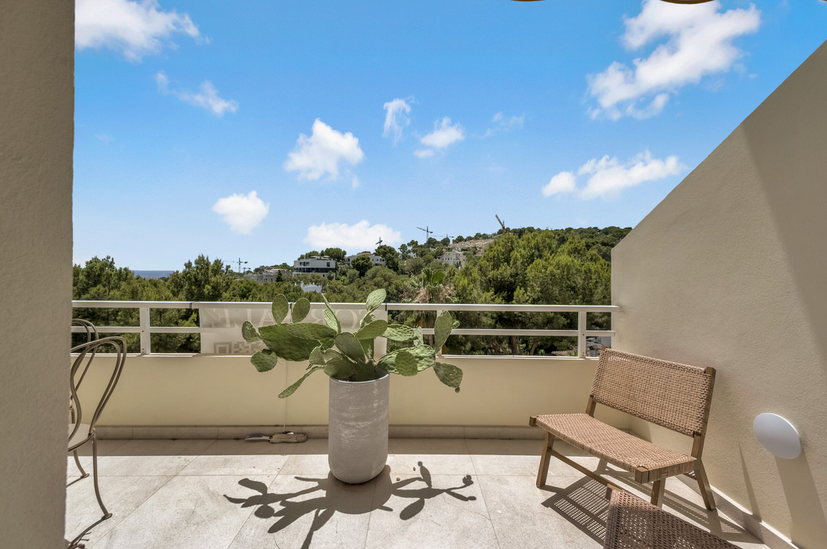 Elegant penthouse with large seaview rooftop terrace in sought-after Cas Catala, near Palma (6)