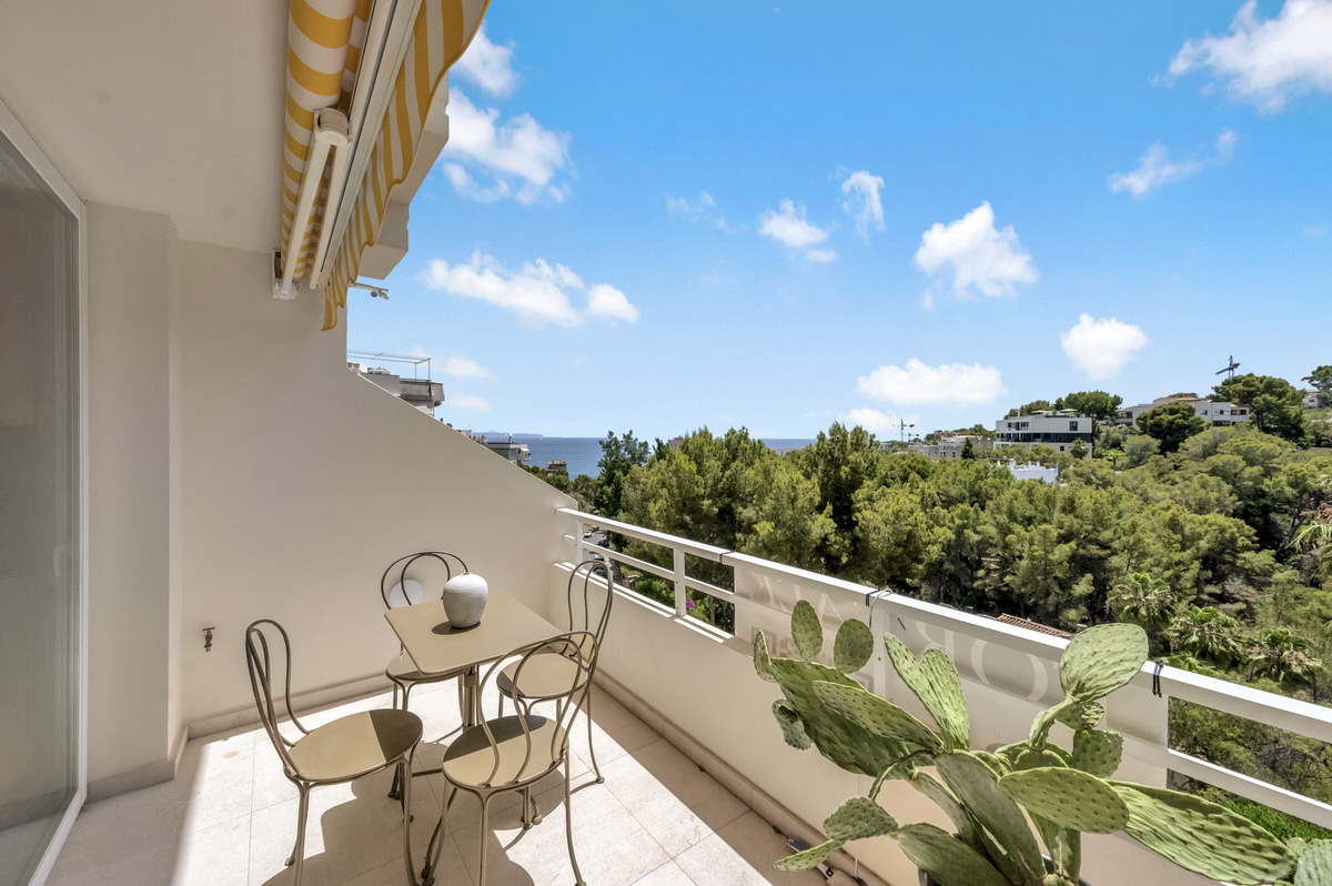 Elegant penthouse with large seaview rooftop terrace in sought-after Cas Catala, near Palma (8)