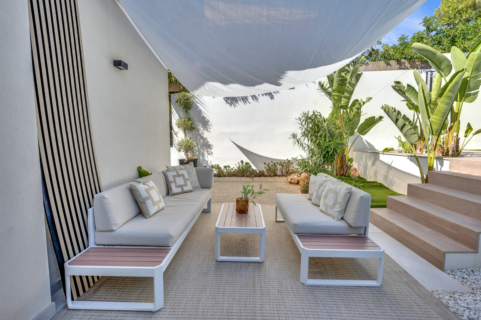 Chic new-build villa with saltwater pool and beautiful garden in walking distance of Palmanova beach (13)