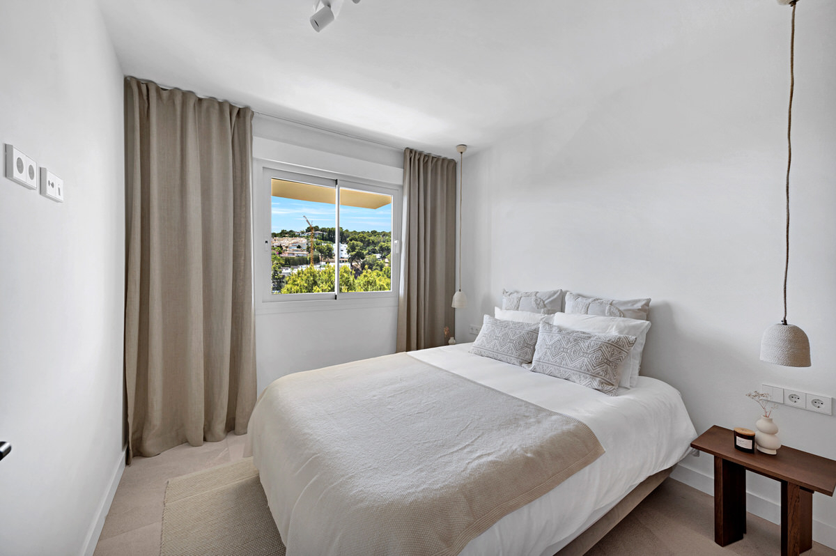 Elegant penthouse with large seaview rooftop terrace in sought-after Cas Catala, near Palma (19)