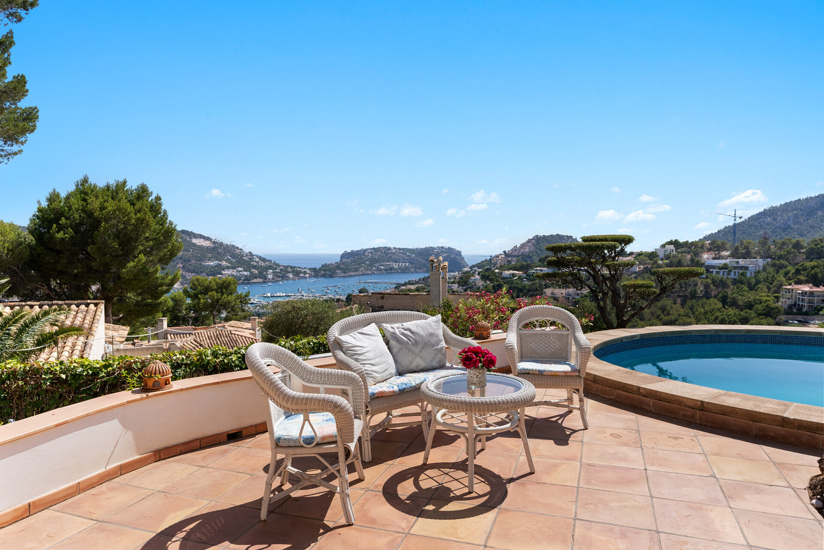 Mediterranean villa with pool and stunning sea and harbor views in Puerto Andratx (14)