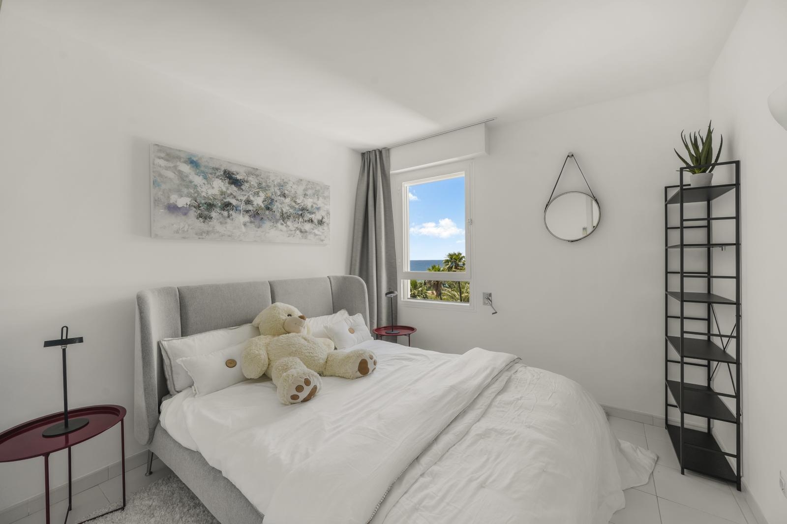 Apartment with fantastic sea views and parking space in complex with pool near the beach in Illetas (5)