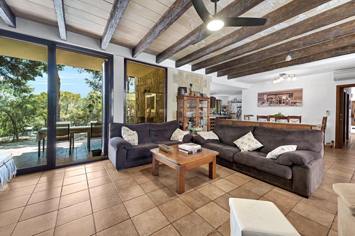 Mediterranean villa in bungalow style with pool, close to the beach in quiet location of Cala Vinyes (13)