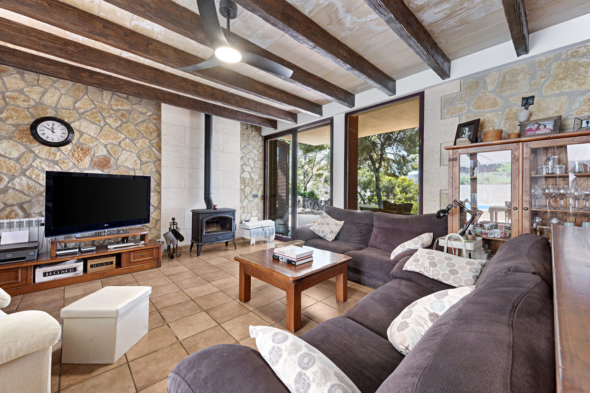 Mediterranean villa in bungalow style with pool, close to the beach in quiet location of Cala Vinyes (11)