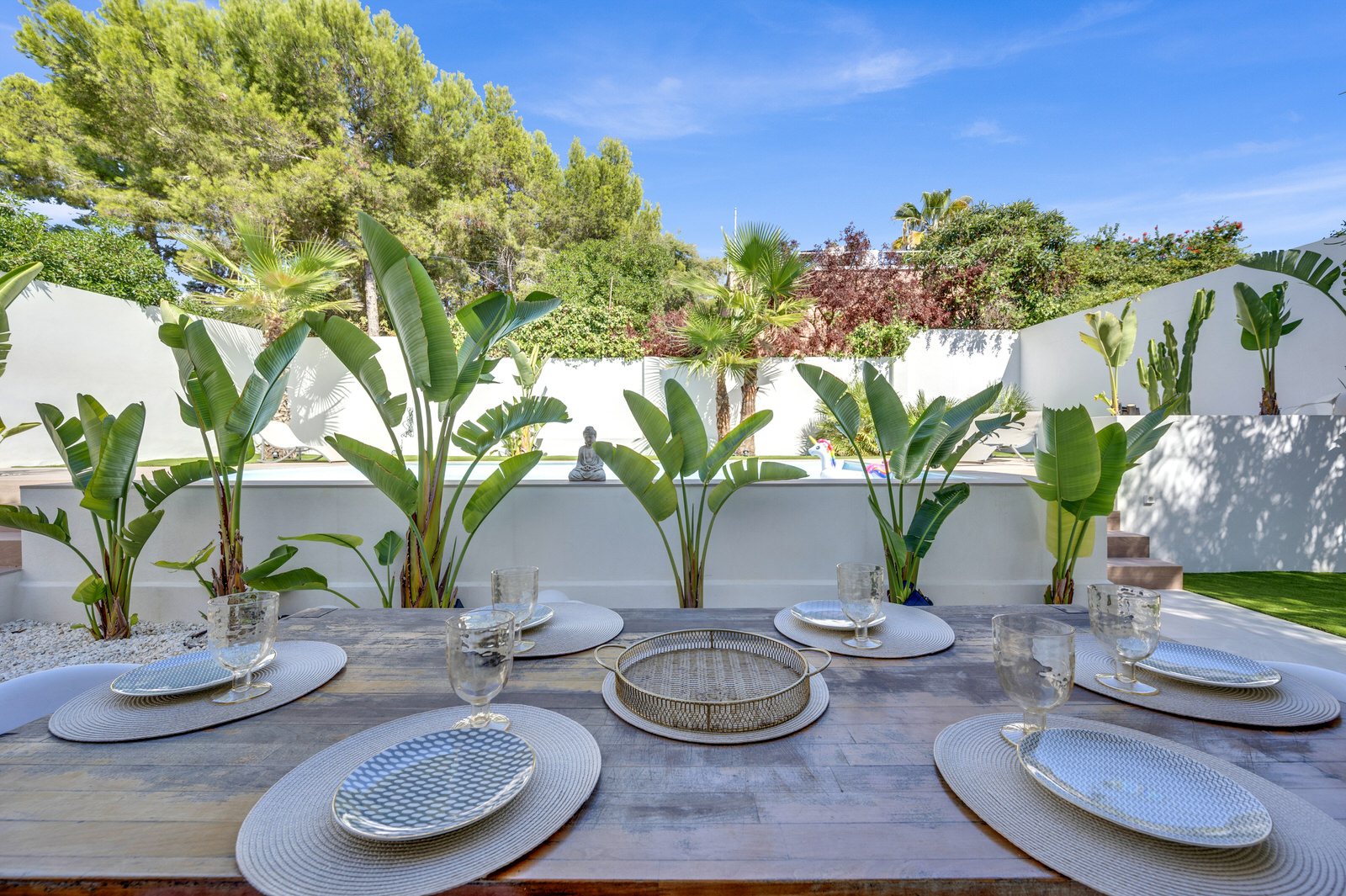 Chic new-build villa with saltwater pool and beautiful garden in walking distance of Palmanova beach (16)