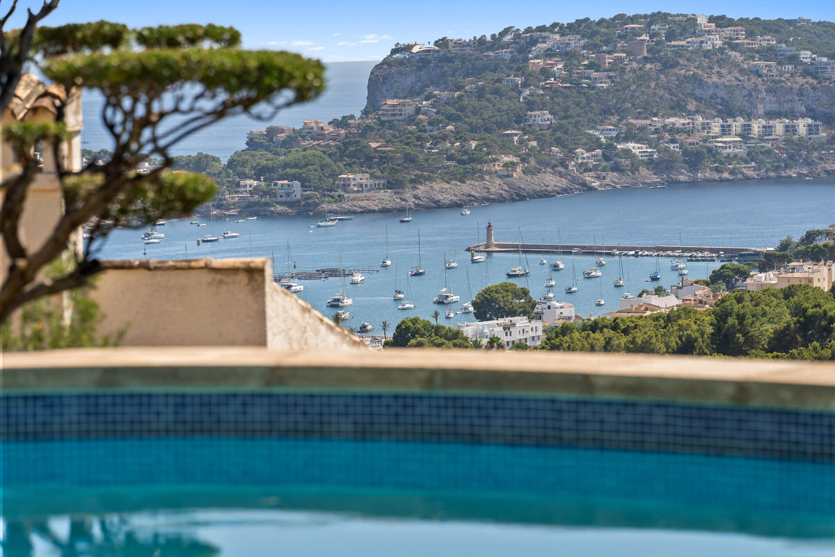 Mediterranean villa with pool and stunning sea and harbor views in Puerto Andratx (17)