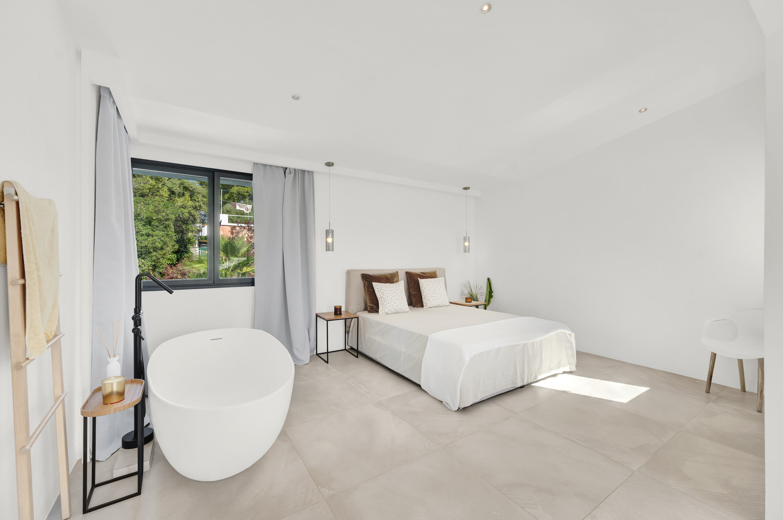 Chic new-build villa with saltwater pool and beautiful garden in walking distance of Palmanova beach (25)