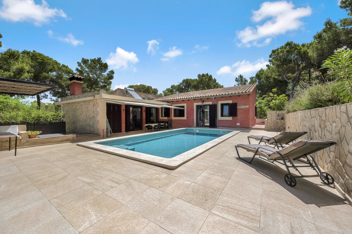 Mediterranean villa in bungalow style with pool, close to the beach in quiet location of Cala Vinyes (33)