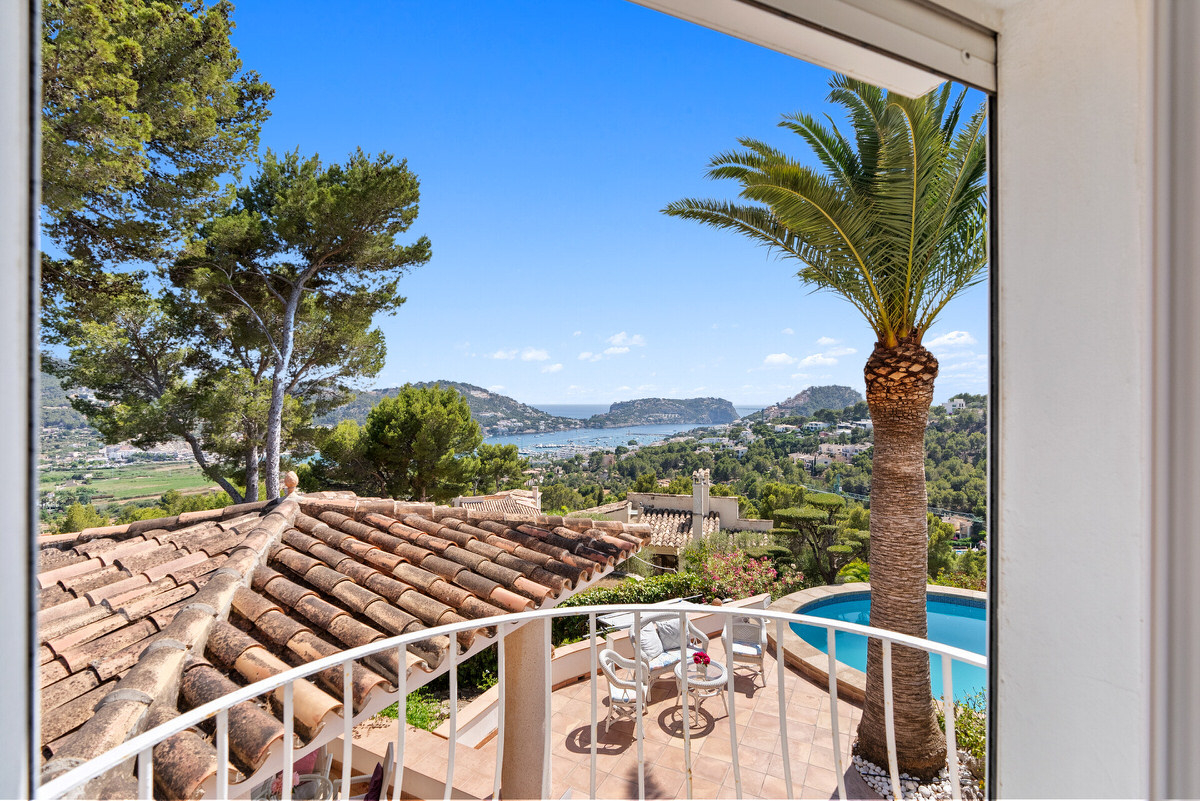Mediterranean villa with pool and stunning sea and harbor views in Puerto Andratx (21)