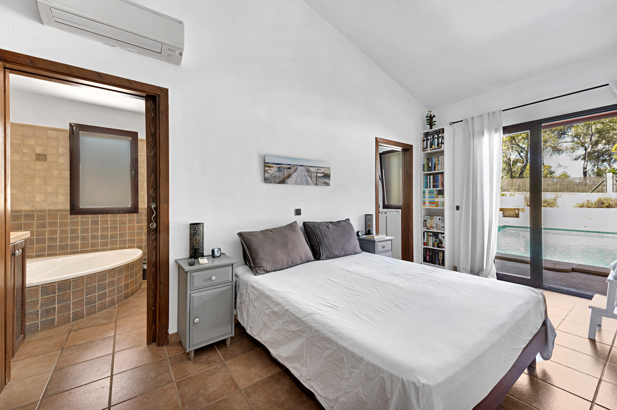 Mediterranean villa in bungalow style with pool, close to the beach in quiet location of Cala Vinyes (27)