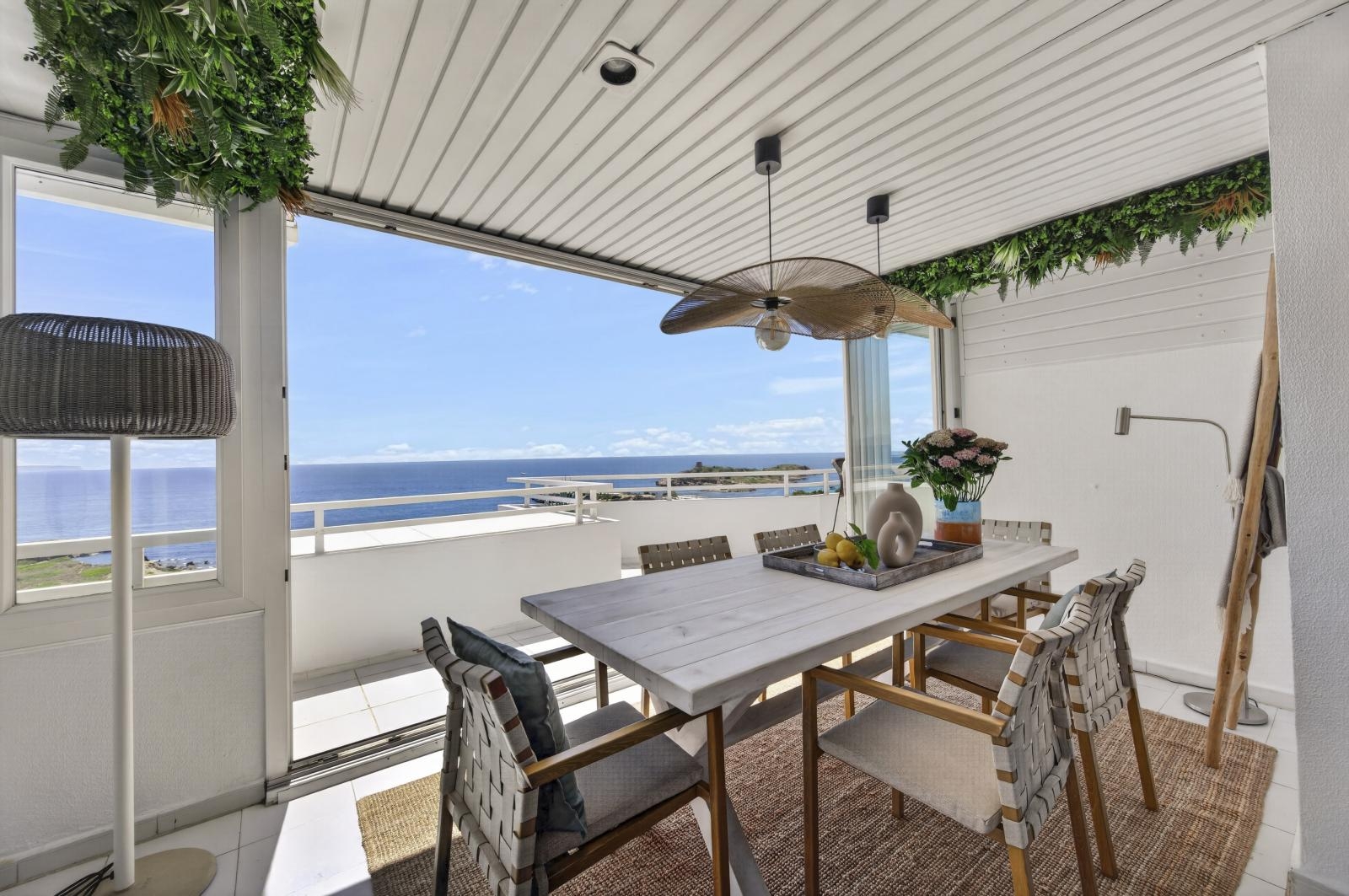 Apartment with fantastic sea views and parking space in complex with pool near the beach in Illetas (9)