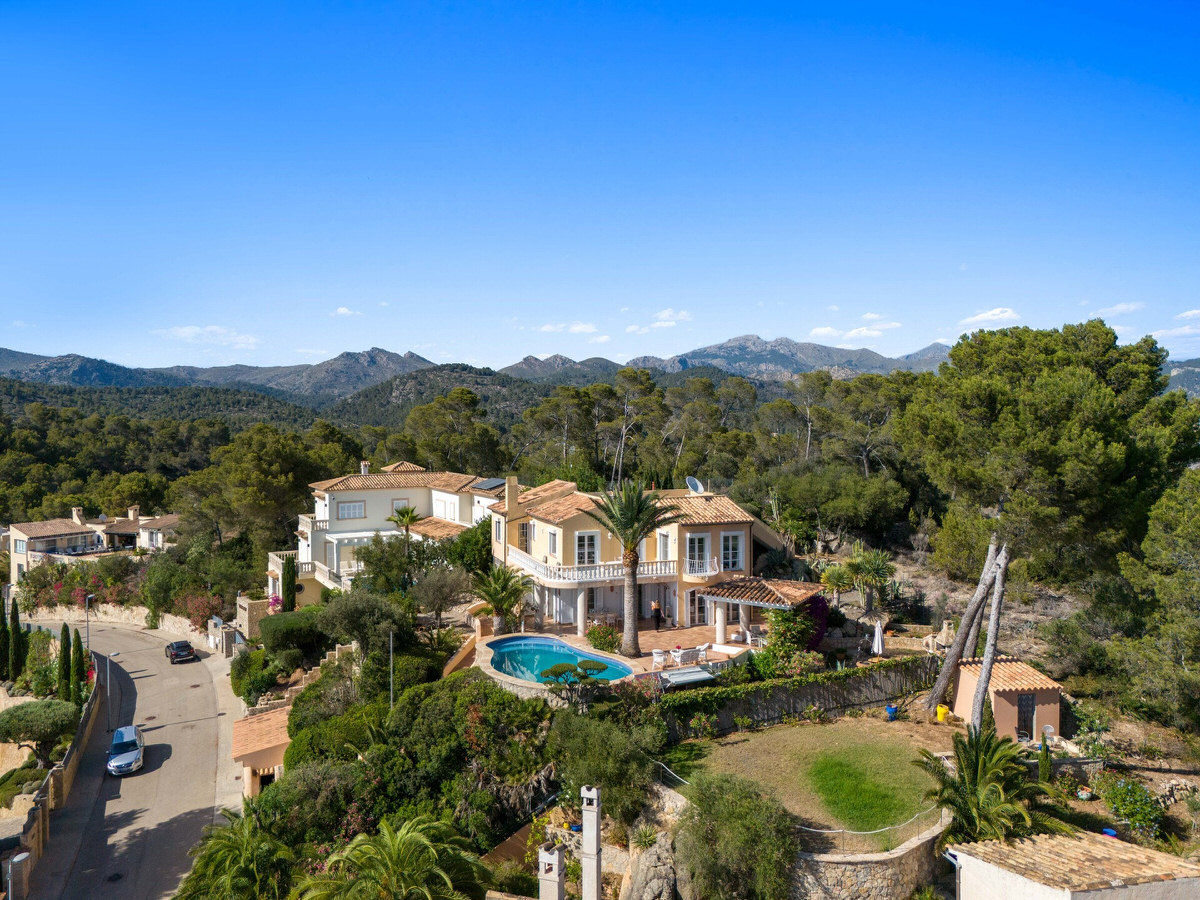 Mediterranean villa with pool and stunning sea and harbor views in Puerto Andratx (39)
