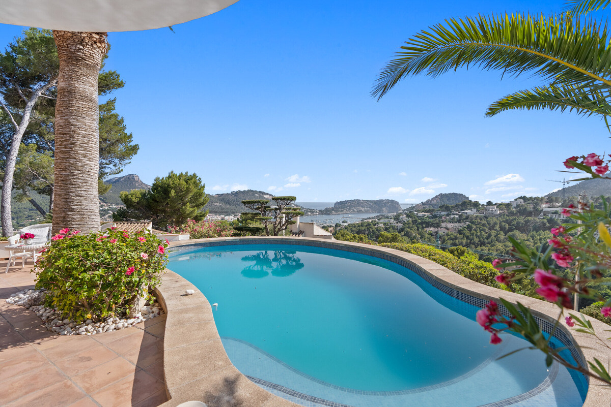 Mediterranean villa with pool and stunning sea and harbor views in Puerto Andratx (16)